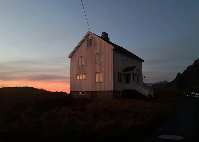 House With Amazing View & Location In Tind Sørvågen
